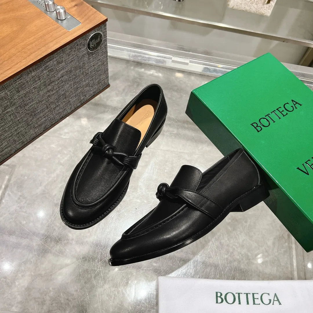 [BV] Top P: 840💰 Size: Female 35-39 (Female 40 custom-made) Male 39-44 (38.45 non-refundable) Bottega Veneta 2025 counter model! Small round toe loafers! Imported leather outsole! Imported grained cowhide! Solid color Niuli! !